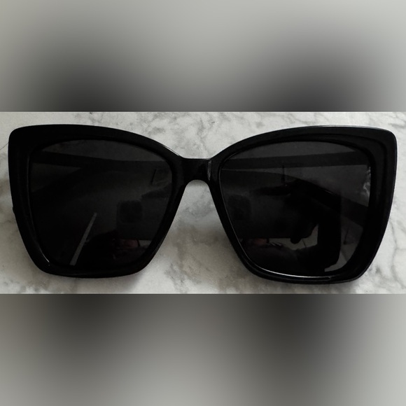 Diff Eyewear Women\'s Black Oversized Square Sunglasses main image 4